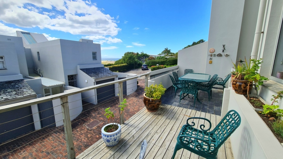 4 Bedroom Property for Sale in Lookout Beach Western Cape